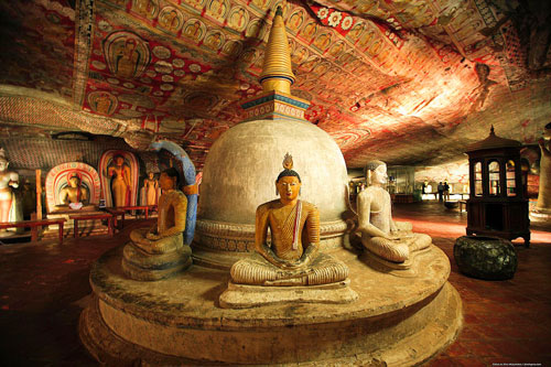 معبد غار دامبولا سریلانکا
